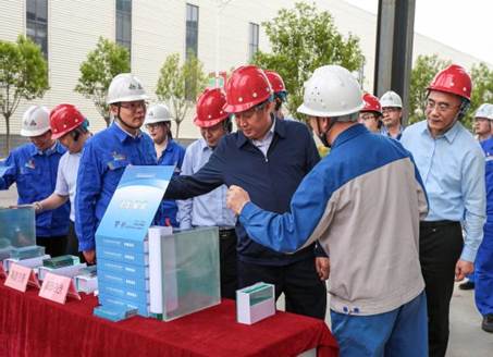 打造向上向前第一象限生力軍 錘煉甘于做人做事作難、受苦受累受屈的企業(yè)家隊伍——河南投資集團黨委書記、董事長劉新勇蒞臨安彩高科開展主題教育調(diào)研